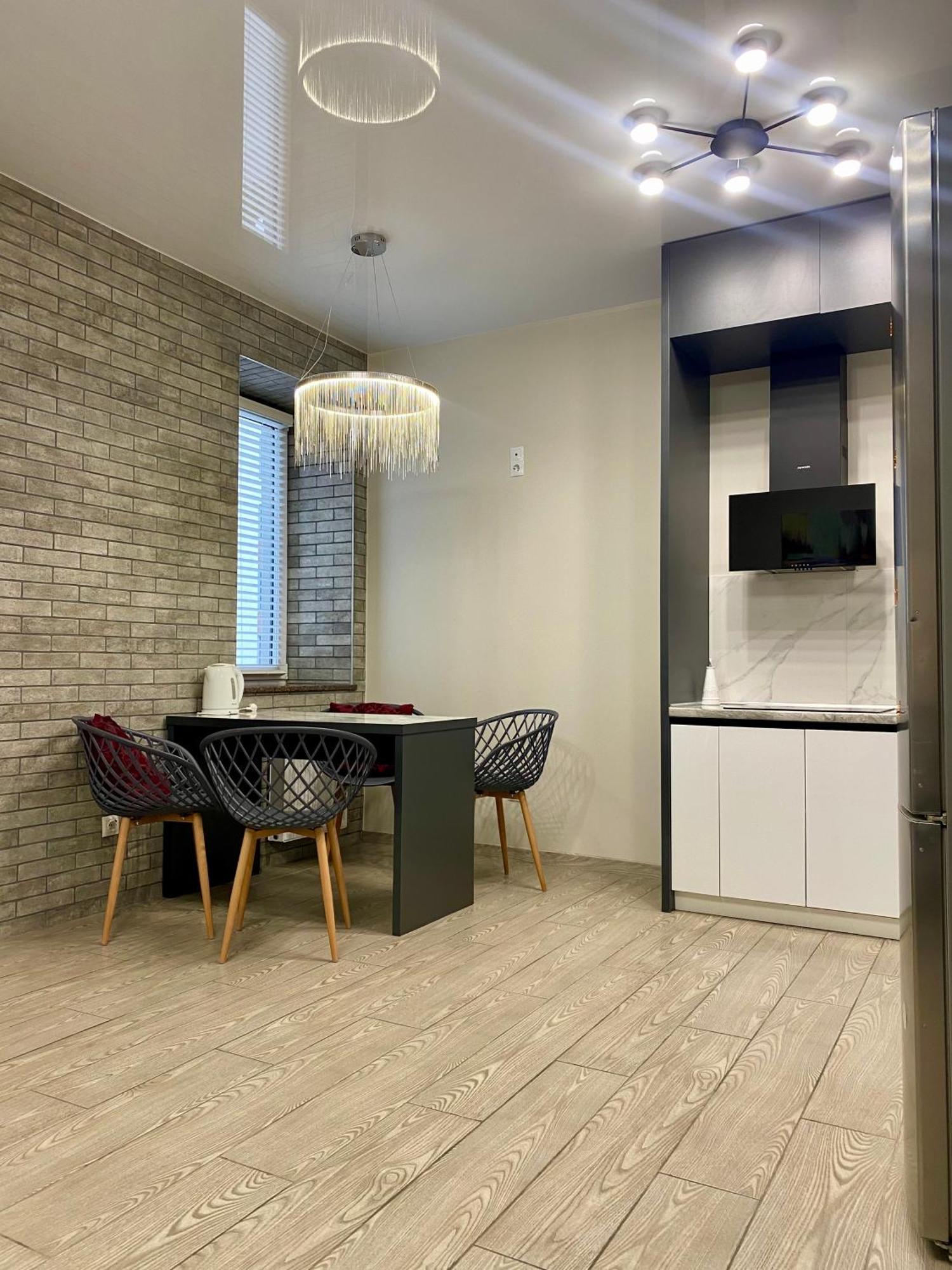 Vip Apartment У Центрі Міста, Новобуджк Театральний,Дуже Простора Rivne Exteriér fotografie