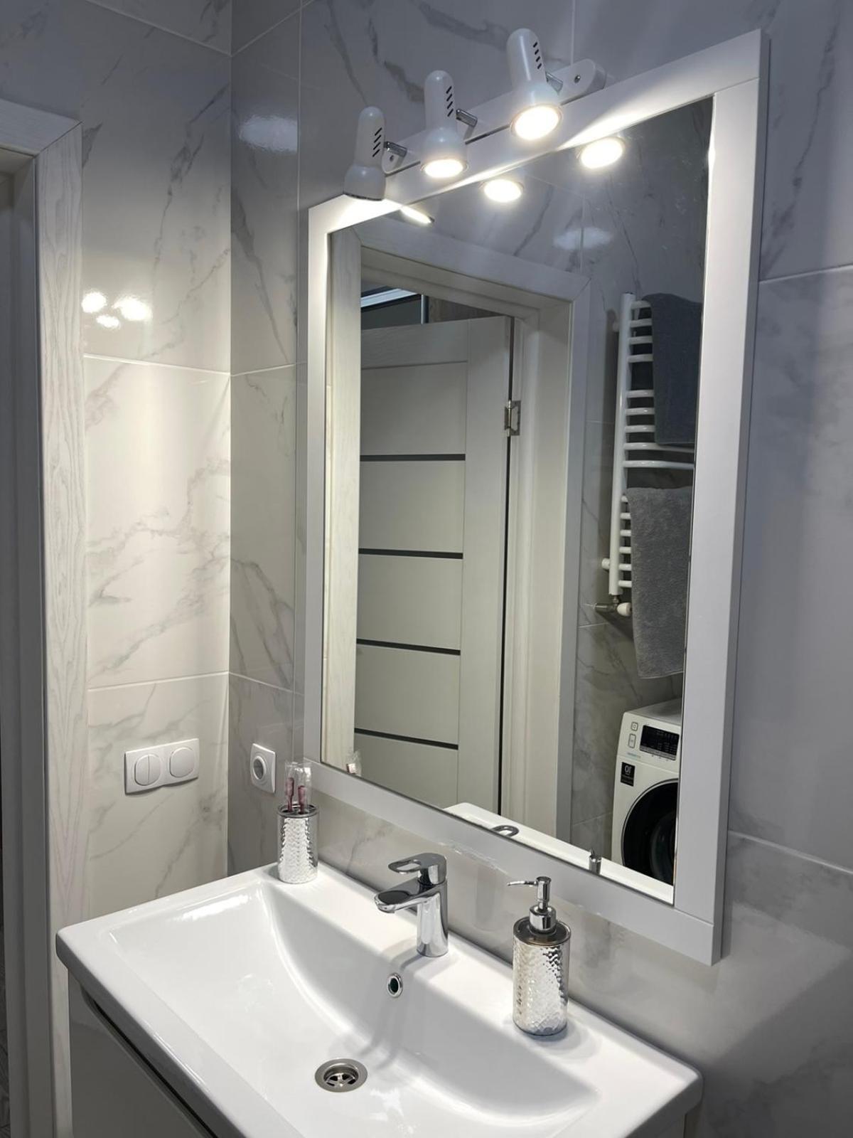 Vip Apartment У Центрі Міста, Новобуджк Театральний,Дуже Простора Rivne Exteriér fotografie