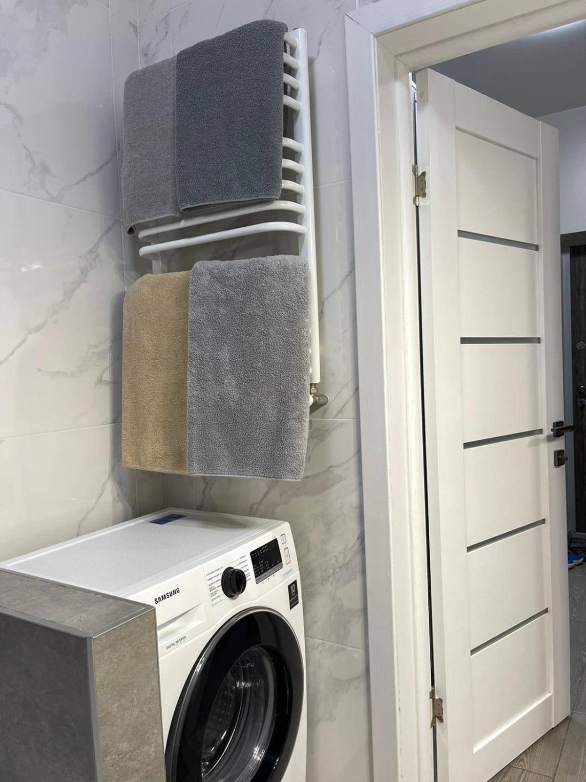 Vip Apartment У Центрі Міста, Новобуджк Театральний,Дуже Простора Rivne Exteriér fotografie