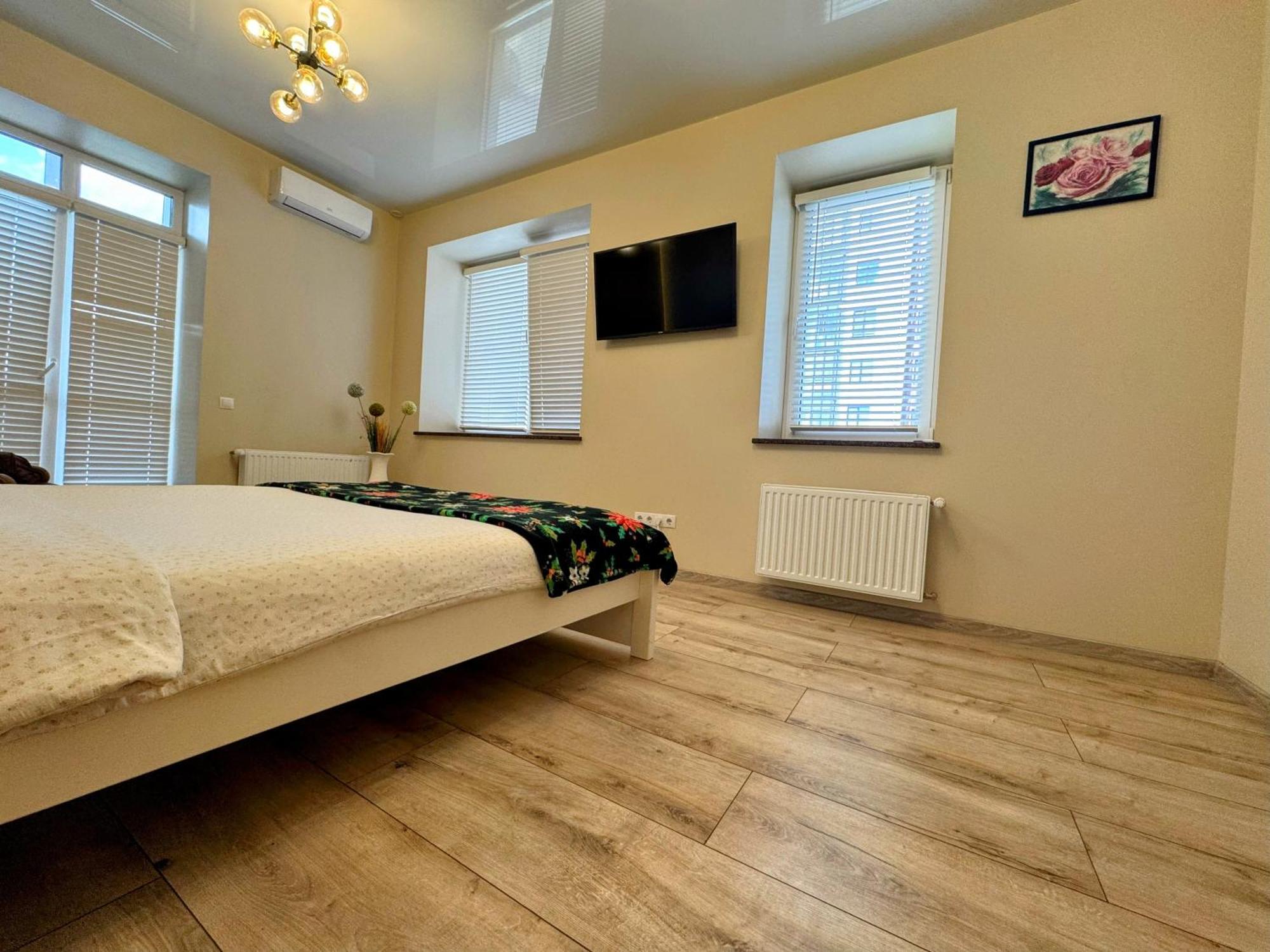 Vip Apartment У Центрі Міста, Новобуджк Театральний,Дуже Простора Rivne Exteriér fotografie