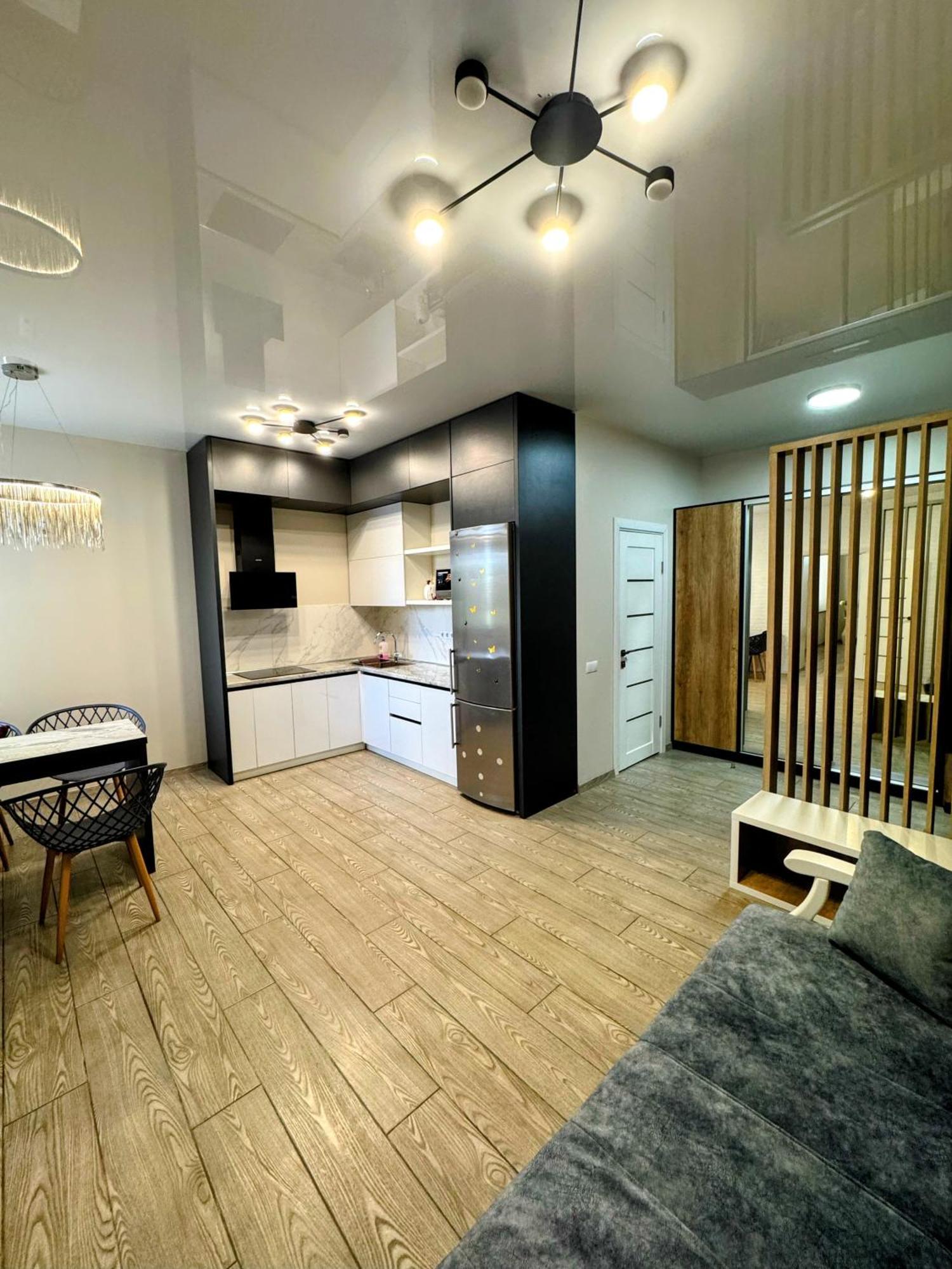Vip Apartment У Центрі Міста, Новобуджк Театральний,Дуже Простора Rivne Exteriér fotografie